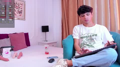 Snapshot of santy_carrington chatting on December 10, 2024, 9:11 pm Santiago Carrington online show from December 10, 2024, 9:11 pm