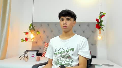 Snapshot of santy_carrington chatting on December 24, 2024, 12:55 pm Santiago Carrington online show from December 24, 2024, 12:55 pm