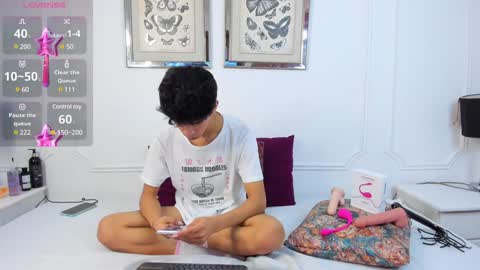 Snapshot of santy_carrington chatting on January 8, 2025, 9:34 pm Santiago Carrington online show from January 8, 2025, 9:34 pm