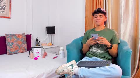 Snapshot of santy_carrington chatting on January 9, 2025, 8:55 pm Santiago Carrington online show from January 9, 2025, 8:55 pm