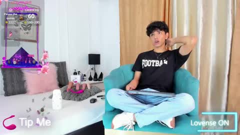 Snapshot of santy_carrington chatting on February 12, 2025, 8:50 pm Santiago Carrington online show from February 12, 2025, 8:50 pm