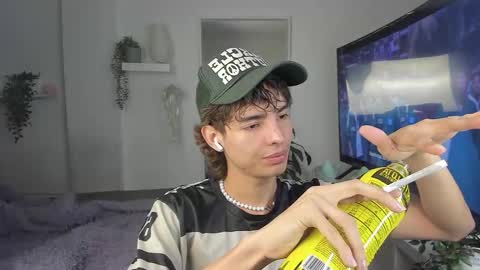 kitty online show from December 3, 2025, 3:58 am