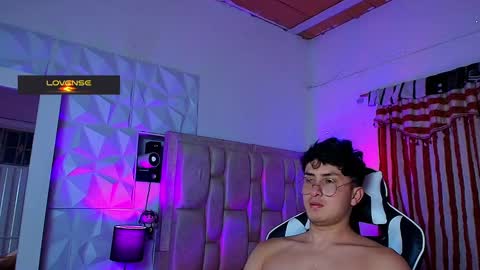 Snapshot of santyago_taylor chatting on March 11, 2025, 8:20 pm Santyago online show from March 11, 2025, 8:20 pm
