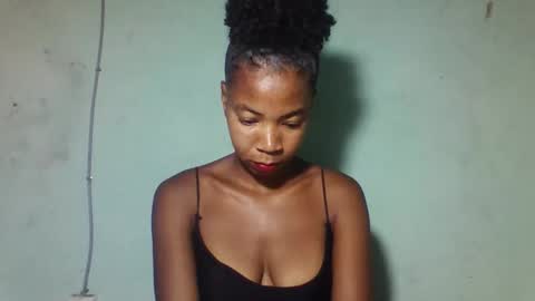 sanyah0123 online show from January 16, 2026, 2:26 am