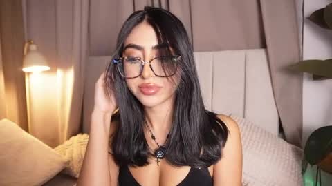 Sara  online show from April 6, 2026, 3:26 am