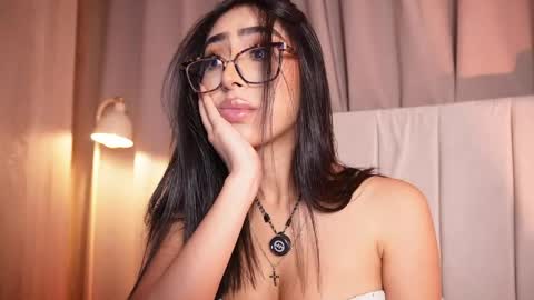 Snapshot of sara_albrecht chatting on May 25, 2026, 11:44 pm Sara online show from May 25, 2026, 11:44 pm