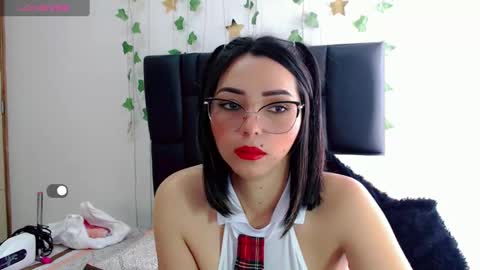 Sara  online show from October 3, 2025, 3:20 pm
