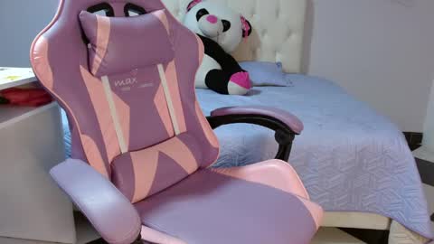 sara_blomd online show from April 17, 2026, 4:15 am