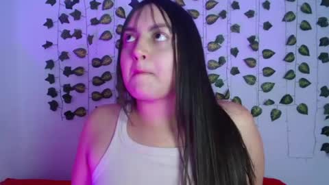 Snapshot of sara_blue22 chatting on May 19, 2026, 8:04 pm Sara online show from May 19, 2026, 8:04 pm