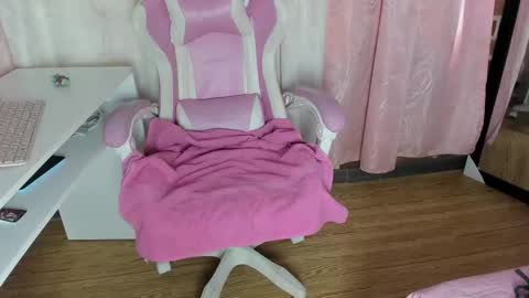 Sara online show from November 10, 2025, 3:11 pm