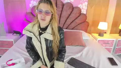 sara_colyn online show from June 14, 2026, 12:40 pm