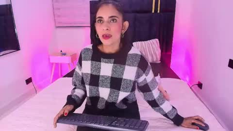 Snapshot of sara_cook chatting on April 27, 2026, 11:52 am Sara Cook online show from April 27, 2026, 11:52 am