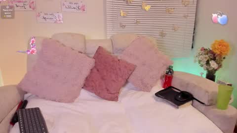 Sara Crowe online show from February 12, 2026, 7:47 am