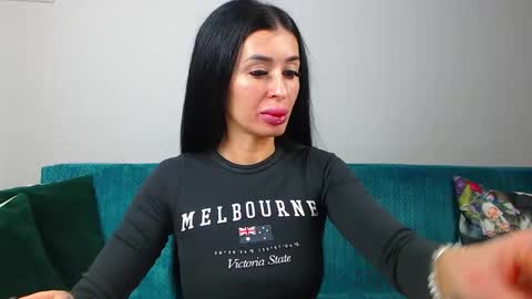 Snapshot of sara_daisy chatting on February 7, 2026, 5:49 pm Im Sara I am happy to be here online show from February 7, 2026, 5:49 pm