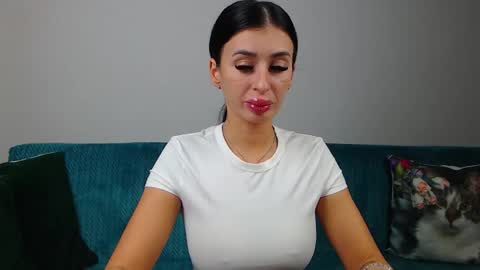 Snapshot of sara_daisy chatting on February 24, 2026, 6:06 pm Im Sara I am happy to be here online show from February 24, 2026, 6:06 pm