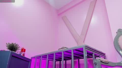 Sara HooT  online show from January 17, 2025, 7:08 am