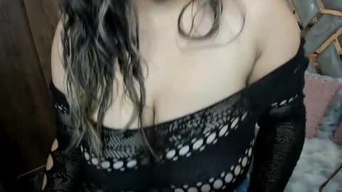 sarah  LIZCANO....... online show from April 23, 2026, 9:52 am