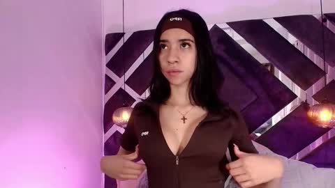 sara_lopee1 online show from October 22, 2025, 11:54 am