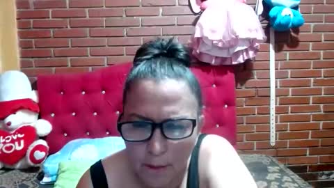 Snapshot of sara_love43 chatting on May 30, 2026, 7:49 am Sara love online show from May 30, 2026, 7:49 am