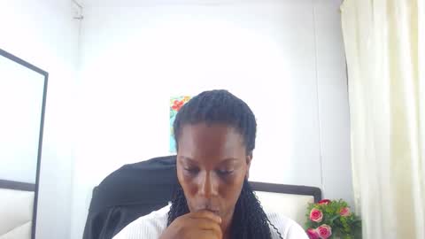 Snapshot of sara_marks chatting on November 4, 2025, 11:20 am S A R A online show from November 4, 2025, 11:20 am