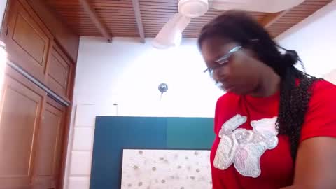 Snapshot of sara_marks chatting on November 24, 2025, 11:21 am S A R A online show from November 24, 2025, 11:21 am