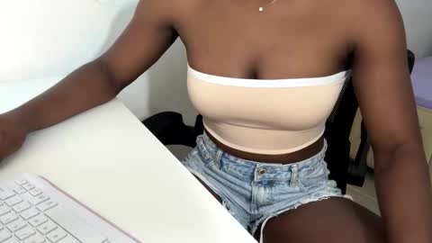 Sara online show from November 5, 2025, 8:53 pm