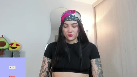 Snapshot of sara_queen9 chatting on January 8, 2025, 2:14 am Sara online show from January 8, 2025, 2:14 am