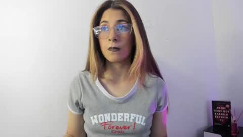 sara_roades online show from November 6, 2025, 7:37 pm