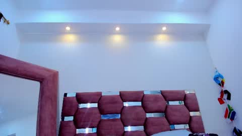 sara_sm1th_ online show from July 5, 2026, 12:12 pm