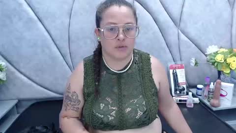 Snapshot of sara_thonson_ chatting on February 12, 2025, 8:59 am sara_thonson_ online show from February 12, 2025, 8:59 am
