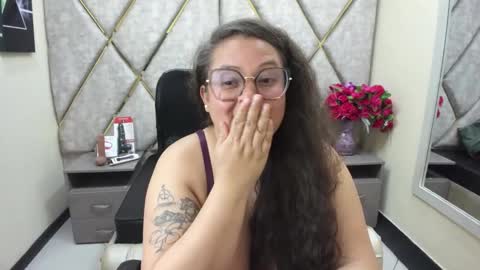 Snapshot of sara_thonson_ chatting on April 25, 2026, 5:10 am sara_thonson_ online show from April 25, 2026, 5:10 am