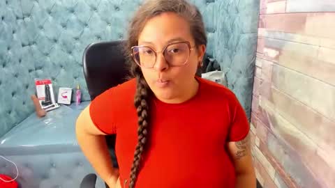 Snapshot of sara_thonson_ chatting on May 8, 2026, 5:02 am sara_thonson_ online show from May 8, 2026, 5:02 am