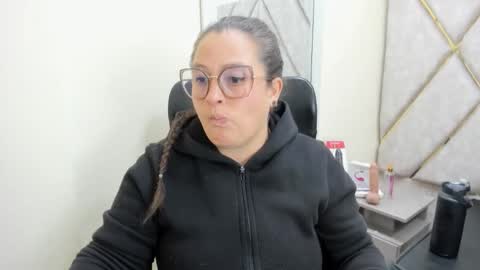 Snapshot of sara_thonson_ chatting on May 10, 2026, 3:12 am sara_thonson_ online show from May 10, 2026, 3:12 am