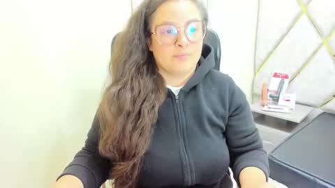 Snapshot of sara_thonson_ chatting on May 16, 2026, 3:36 am sara_thonson_ online show from May 16, 2026, 3:36 am