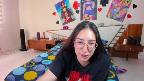 Snapshot of saraandmarilyn chatting on December 14, 2024, 5:47 pm Alahia and Marilyn online show from December 14, 2024, 5:47 pm