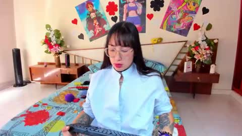 Snapshot of saraandmarilyn chatting on January 15, 2025, 4:54 pm Alahia and Marilyn online show from January 15, 2025, 4:54 pm