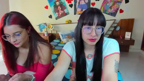 Snapshot of saraandmarilyn chatting on February 3, 2025, 6:07 pm Alahia and Marilyn online show from February 3, 2025, 6:07 pm