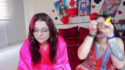 Snapshot of saraandmarilyn chatting on February 20, 2025, 2:13 pm Alahia and Marilyn online show from February 20, 2025, 2:13 pm