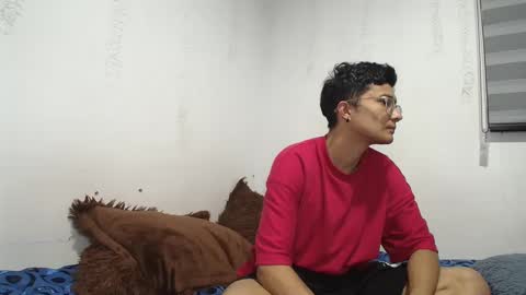 Snapshot of saraandthomas chatting on January 26, 2025, 3:27 am sara and thomas online show from January 26, 2025, 3:27 am