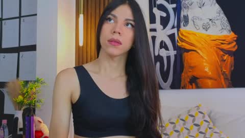 Sara online show from May 5, 2026, 9:01 pm