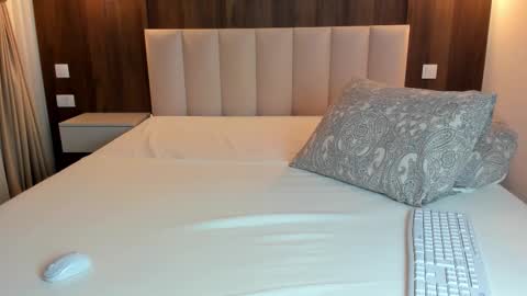 Snapshot of saradiamond01 chatting on December 17, 2025, 9:04 am saradiamond01 online show from December 17, 2025, 9:04 am