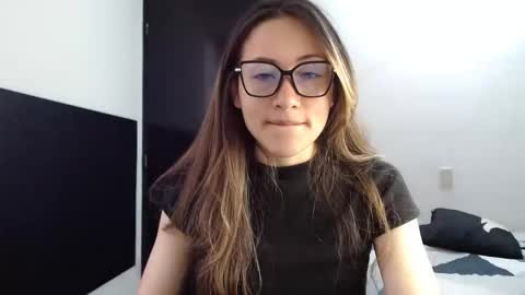 Sara online show from April 6, 2026, 2:07 pm