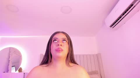 Snapshot of sarah_bonneth chatting on February 2, 2025, 11:19 am Sarah Bonneth online show from February 2, 2025, 11:19 am