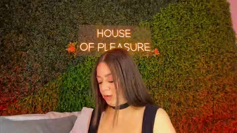 Sarah Bonneth online show from March 3, 2026, 11:27 am