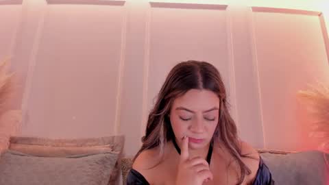 Sarah Bonneth online show from June 29, 2026, 1:44 pm