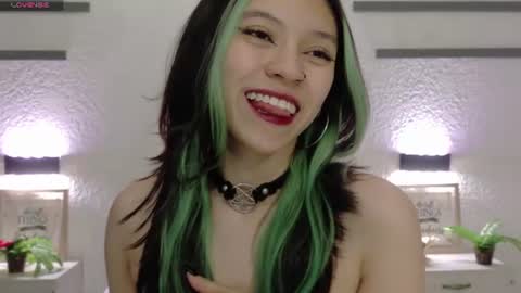 Snapshot of sarah_cute028 chatting on June 27, 2026, 2:12 pm Sarah online show from June 27, 2026, 2:12 pm