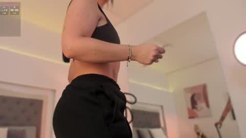 Snapshot of sarah_hiill chatting on January 13, 2025, 8:37 pm       online show from January 13, 2025, 8:37 pm