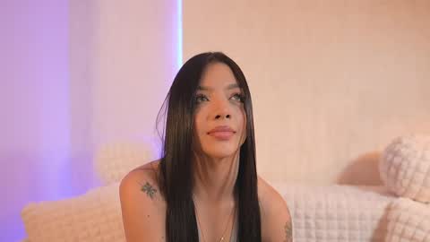 Snapshot of sarah_hiill chatting on March 5, 2025, 8:32 pm       online show from March 5, 2025, 8:32 pm