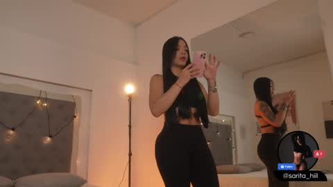 Snapshot of sarah_hiill chatting on October 4, 2025, 7:56 pm       online show from October 4, 2025, 7:56 pm