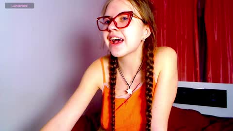 Sarah online show from December 3, 2024, 6:49 pm